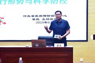 李可“偷袭”队友法比奥：努力训练但也要享受生活！